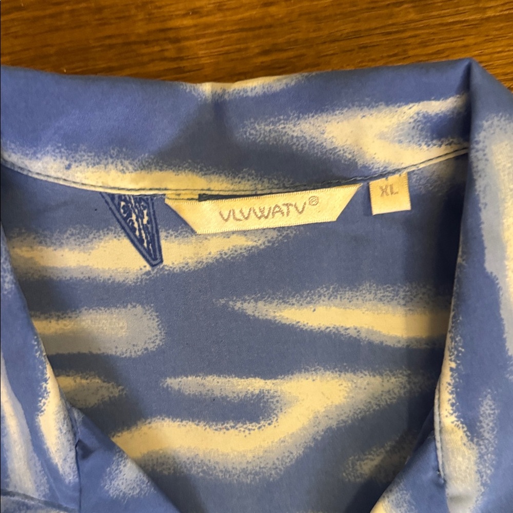 Men’s button down top - Picture 2 of 3